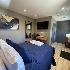 Deluxe Double Room Shower